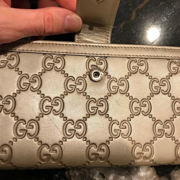 **SOLD** Authentic Gucci Sukey Leather Wallet - Picture 7 of 7